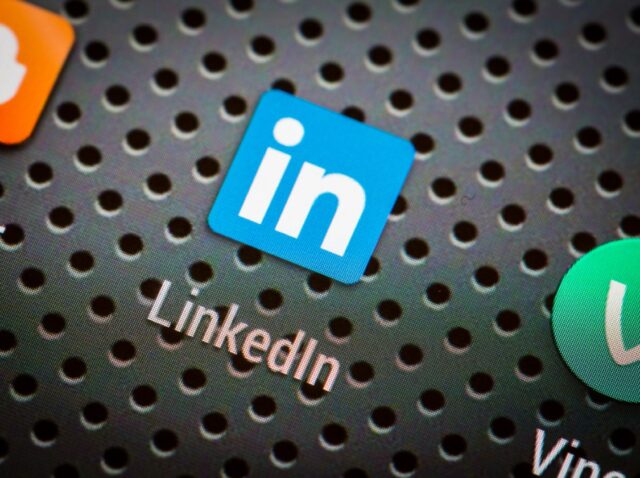 LinkedIn per le aziende-B2B-brandstorm-adv